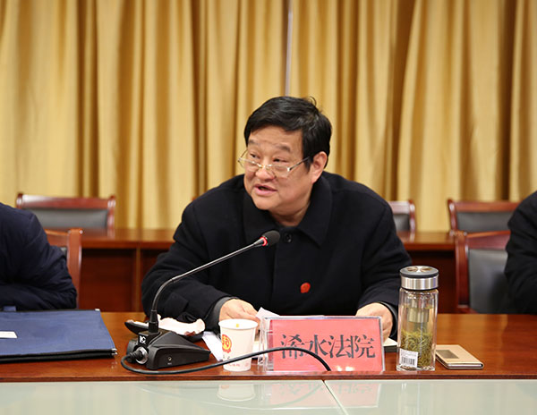 袁干汇报工作.JPG