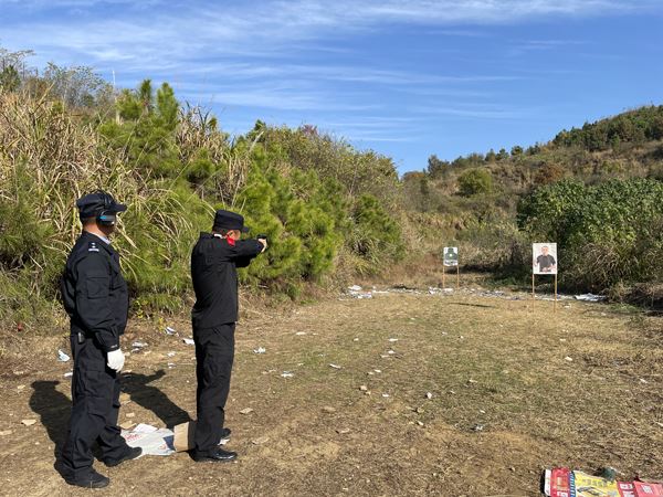 静距离实弹射击.jpg