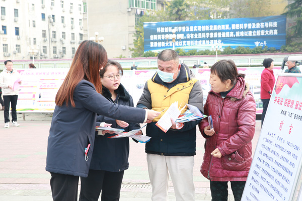 向群众普法600.jpg