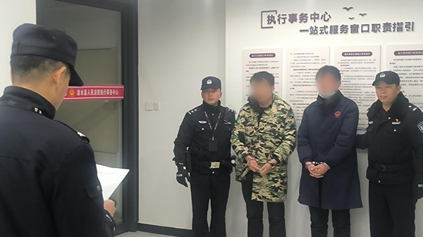 宣读拘留决定600.jpg